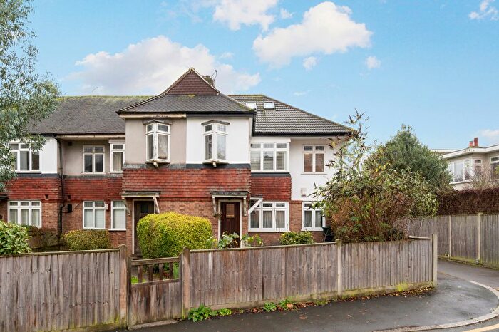 3 Bedroom Maisonette For Sale In Brockham Close, Wimbledon, London, SW19