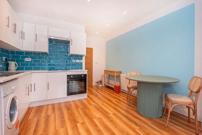 1 Bedroom Flat To Rent In Park Road, Kingston Upon Thames, KT2
