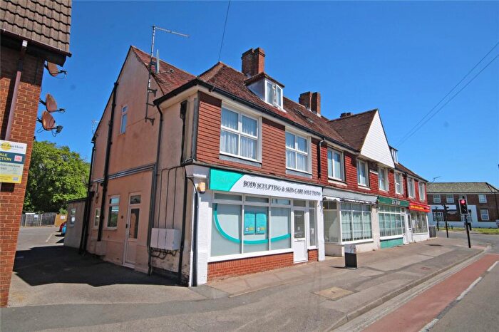 Maisonette For Sale In Lymington Road, Nrew Milton, Hampshire, BH25