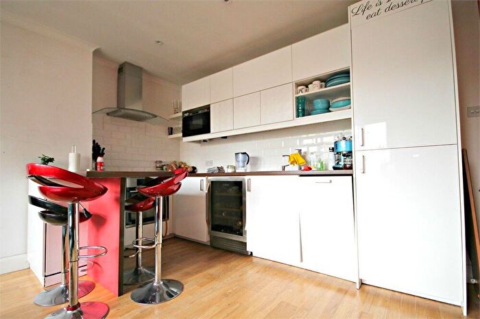 3 Bedroom Flat To Rent In Bryan Avenue, Willesden Green, NW10