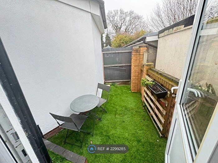 1 Bedroom Bungalow To Rent In Tomswood Hill, Essex, IG6