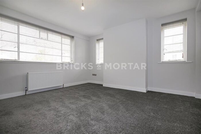 3 Bedroom Flat To Rent In Granville Court, Newcastle Upon Tyne, NE2