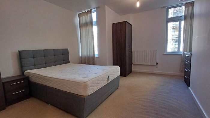 2 Bedroom Apartment To Rent In Salton Square, London, E14