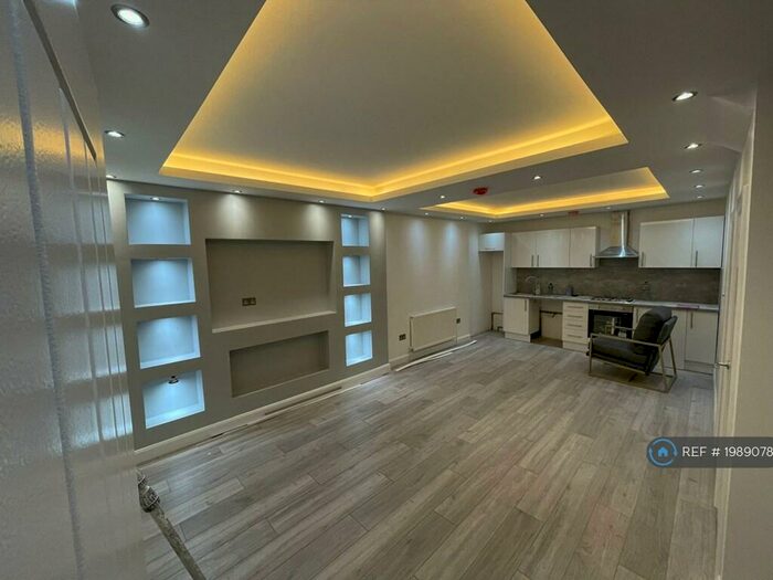 2 Bedroom Terraced House To Rent In Mews Lea Bridge Road, London, E10