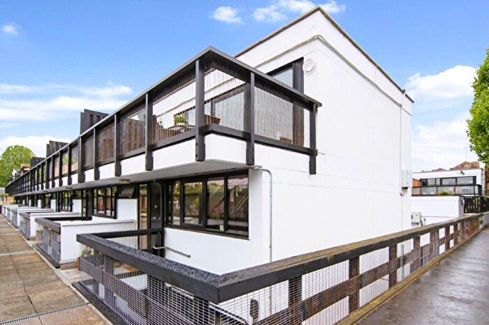 3 Bedroom Maisonette For Sale In Dunboyne Road, Belsize Park, London, NW3