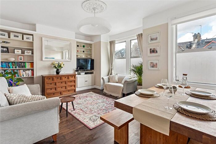 3 Bedroom Flat For Sale In Woodbury Street, London, SW17