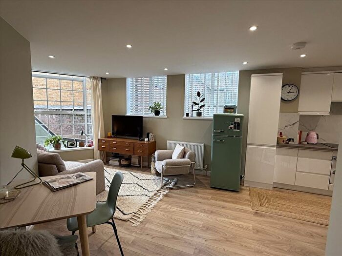 2 Bedroom Flat To Rent In Melville Villas Road, Acton, London, W3