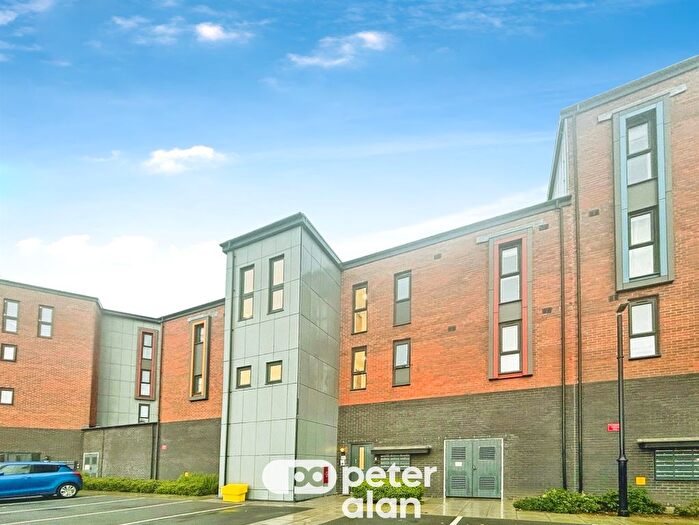 2 Bedroom Flat For Sale In Clos Y Rheilffordd, Barry, CF62