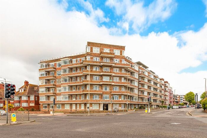 1 Bedroom Flat For Sale In Viceroy Lodge, Kingsway, Hove, BN3