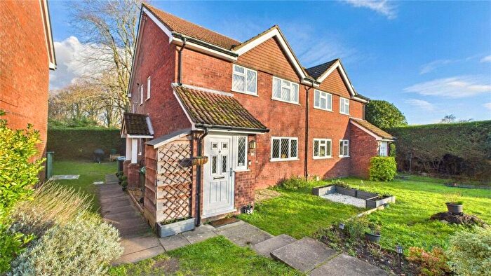 2 Bedroom Maisonette To Rent In Meadowbank Road, Lightwater, Surrey, GU18