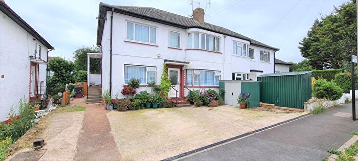 2 Bedroom Maisonette To Rent In Warkworth Gardens, Isleworth, TW7
