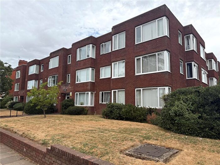 3 Bedroom Apartment To Rent In St. Matthews Parade, Northampton, Northamptonshire, NN2