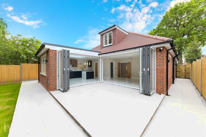 3 Bedroom Bungalow For Sale In Cudas Close, Stoneleigh, KT19