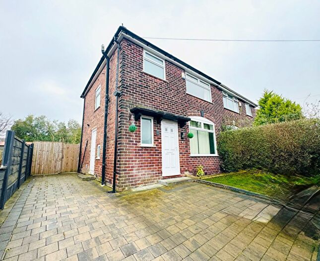 3 Bedroom Semi-Detached House To Rent In Lyndhurst Avenue, Irlam, Manchester, M44