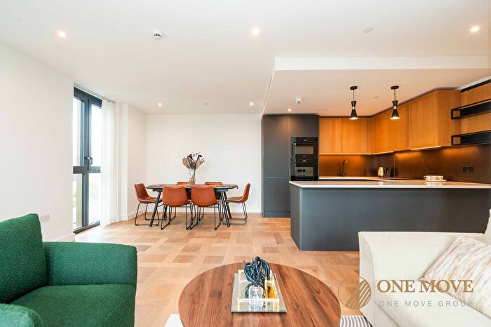 3 Bedroom Flat To Rent In Boxwood Gardens, London, E1W