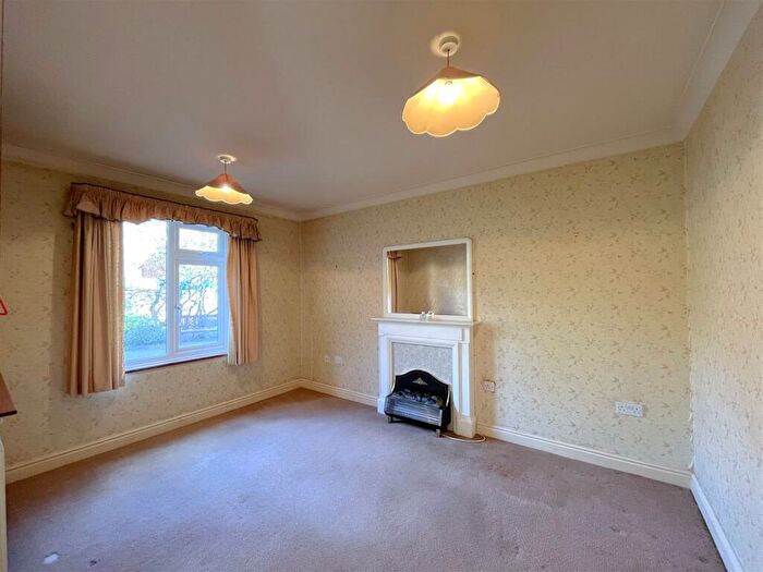 1 Bedroom Flat For Sale In Priory Walk, Cross Street, Warwick, CV34