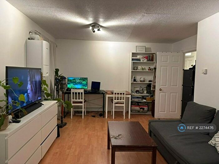 1 Bedroom Flat To Rent In Melville Court, London, SE8