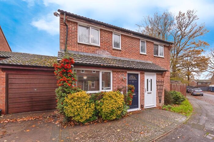 2 Bedroom Semi Detached House For Sale In Holst Way, Waterlooville, Hampshire, PO7