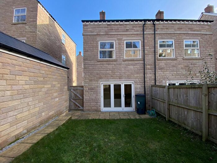 3 Bedroom Semi-Detached House To Rent In Elm Garden, Sheffield, S10