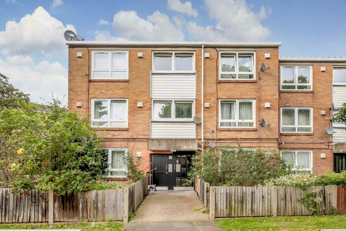 2 Bedroom Flat To Rent In Rodney Road, Elephant And Castle, London, SE17