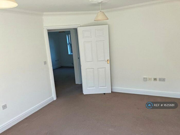 2 Bedroom Flat To Rent In Gardeners Place, Chartham, Canterbury, CT4