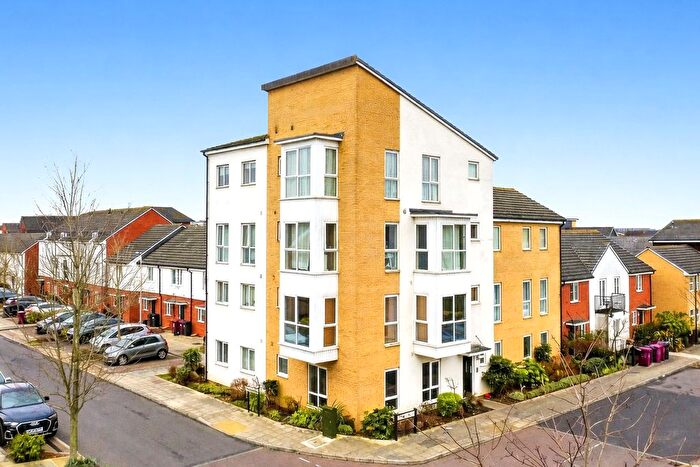 2 Bedroom Flat To Rent In Puffin Way, Reading, Berkshire, RG2