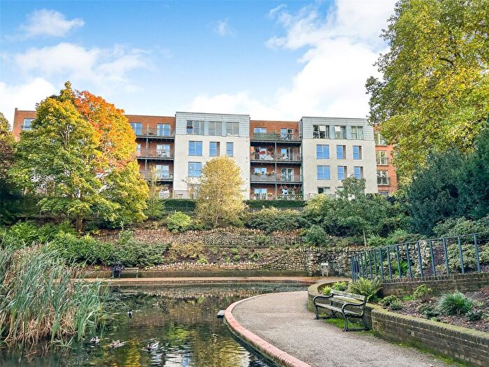 2 Bedroom Flat To Rent In Medway Drive, Tunbridge Wells, Kent, TN1