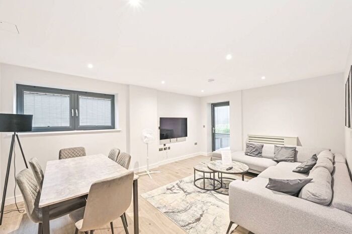 3 Bedroom Flat To Rent In The Hyde, Hendon, London, NW9