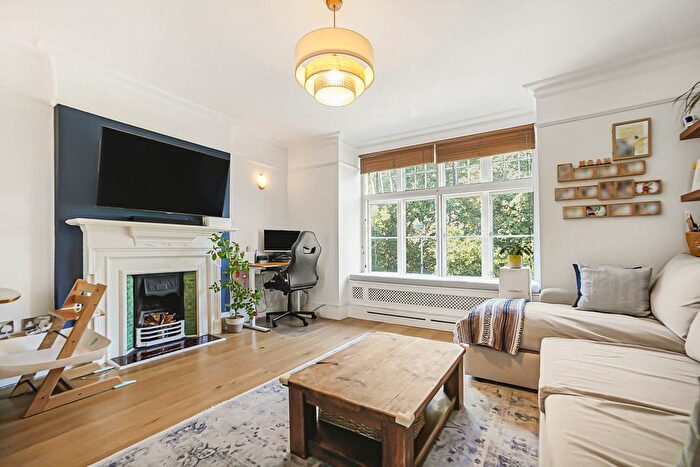 2 Bedroom Flat For Sale In The Green, Ealing, W5