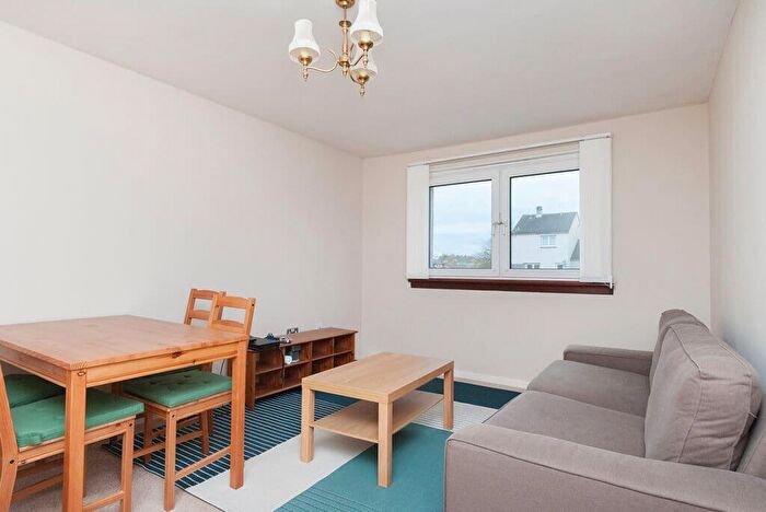 2 Bedroom Flat To Rent In L Hailesland Gardens, Edinburgh, EH14