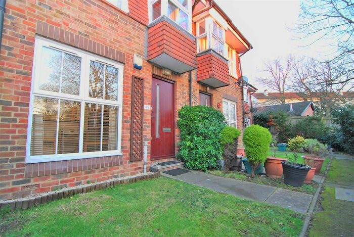 1 Bedroom Flat To Rent In Windmill Rise, Kingston Upon Thames, KT2