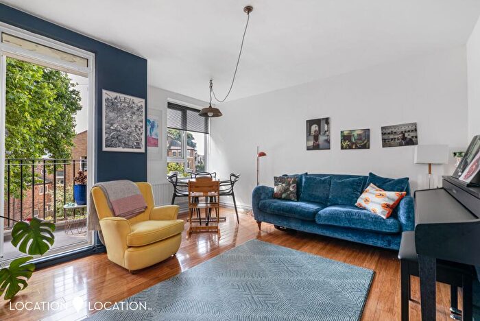 2 Bedroom Flat For Sale In Evering Road, London, E5
