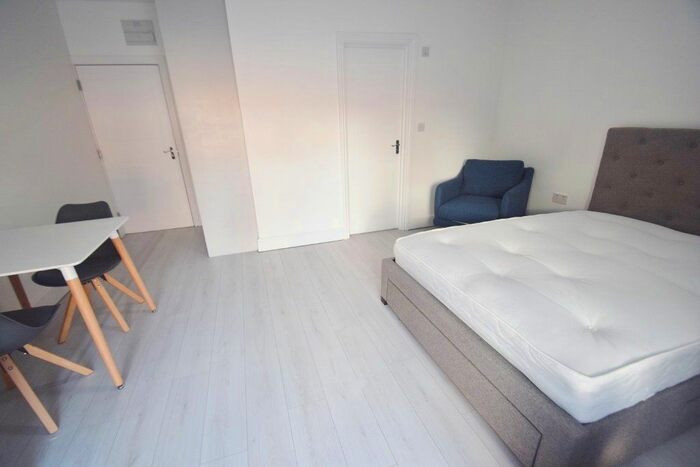 Studio To Rent In Beechcroft Avenue, London, NW11