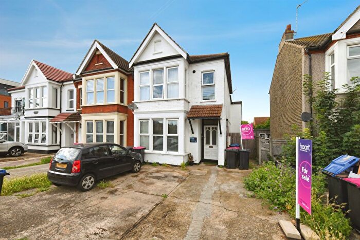 1 Bedroom Flat For Sale In Ambleside Drive, Southend-On-Sea, SS1