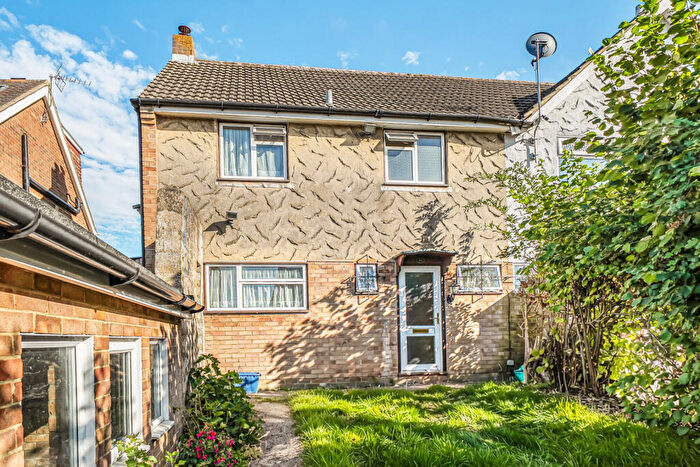 3 Bedroom Semi Detached House For Sale In Fallowfield, Chatham, Kent, ME5