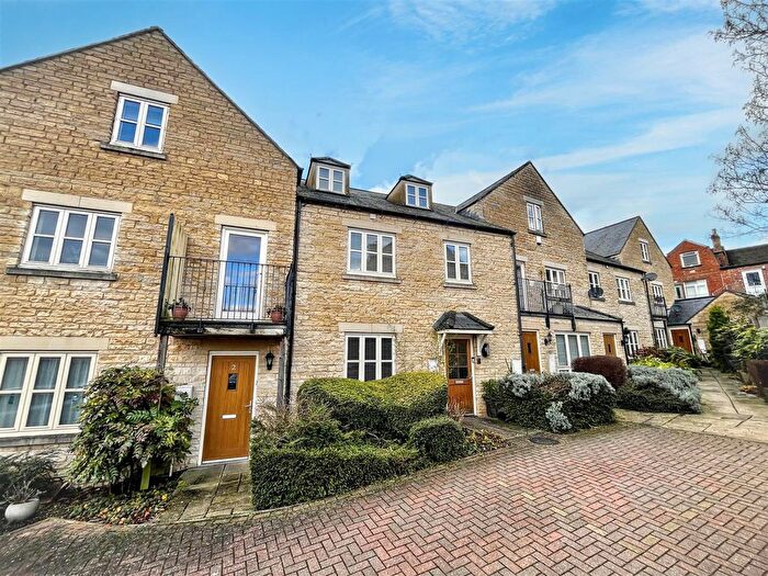 3 Bedroom Town House For Sale In Pauleys Court, Stamford, PE9