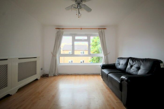 1 Bedroom Apartment To Rent In Brierly Gardens, Bethnal Green, E2