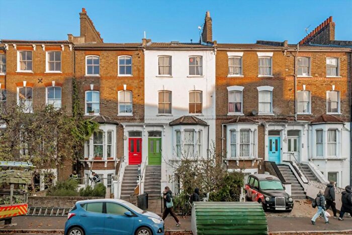 2 Bedroom Flat For Sale In Colvestone Crescent, Hackney, E8