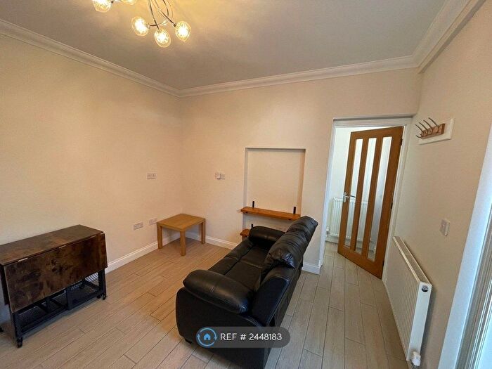 1 Bedroom Flat To Rent In Euclid Street, Swindon, SN1