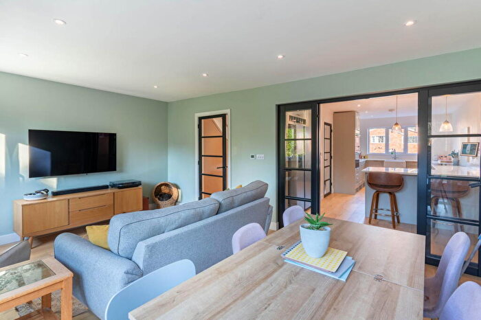4 Bedroom Detached House For Sale In Margesson Drive, Barnt Green, B45