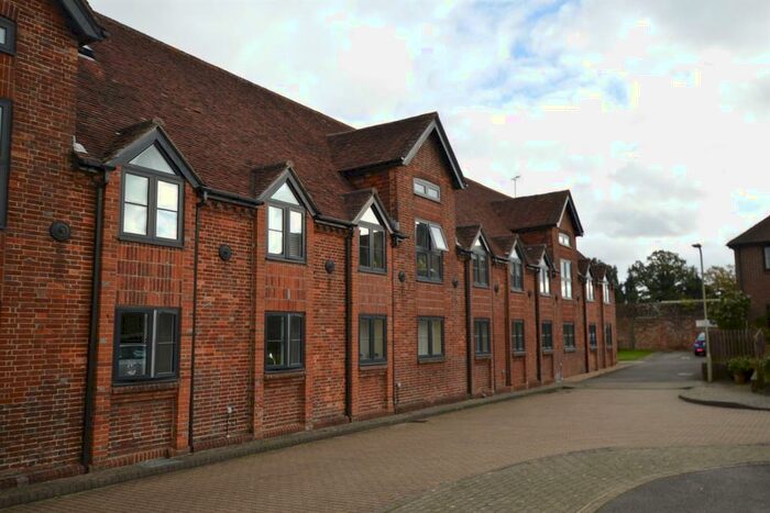 1 Bedroom Flat To Rent In The Maltings, Petersfield, GU31
