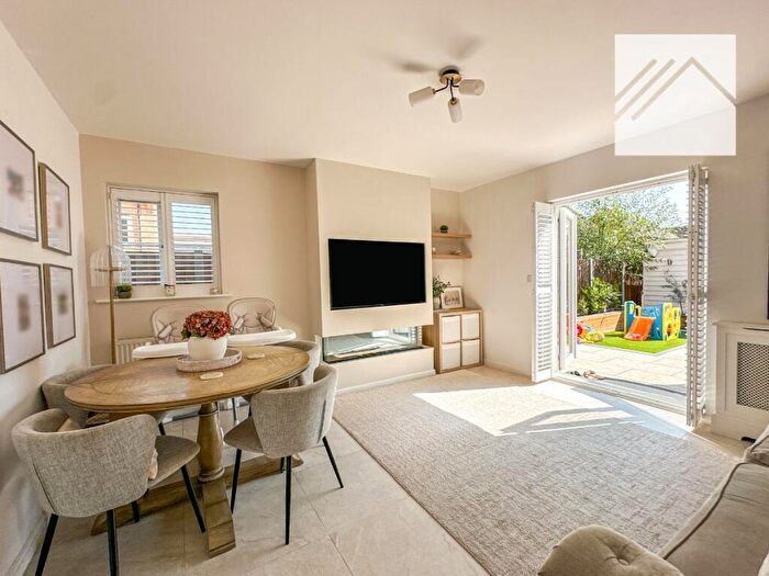 2 Bedroom Semi-Detached House For Sale In Galt Close, Wickford, SS12