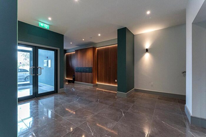 2 Bedroom Apartment To Rent In Benhill Avenue, Sutton, SM1