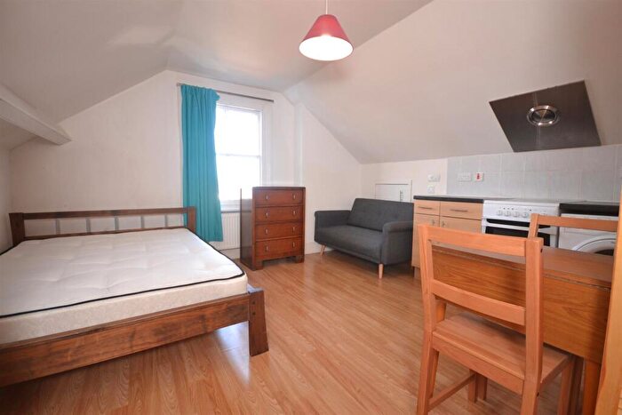 Studio To Rent In Connaught Road, Reading, Berkshire, RG30