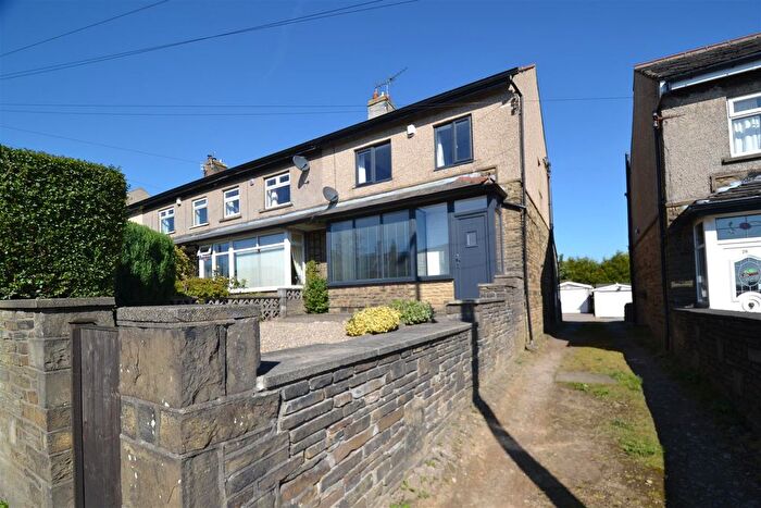 3 Bedroom End Of Terrace House To Rent In Ing Head Terrace, Halifax, HX3