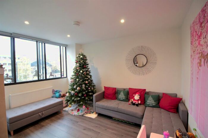 2 Bedroom Flat To Rent In Brixton Hill, London, SW2