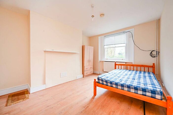 Studio To Rent In Castlebar Road, Ealing, London, W5