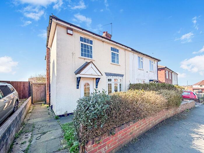 3 Bedroom Semi Detached House For Sale In Cochrane Road, Dudley, DY2