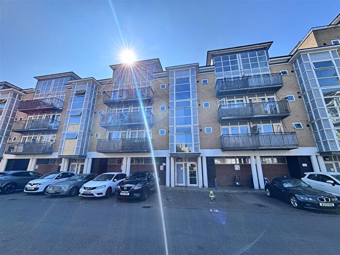 2 Bedroom Flat To Rent In Malt House Place, Exchange Street, Romford, RM1