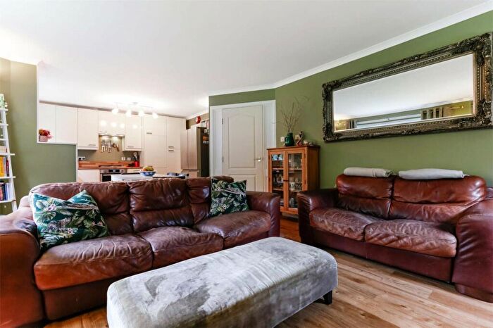 2 Bedroom Flat For Sale In Riverside Park, Linnpark Avenue, Netherlee, East Renfrewshire, G44